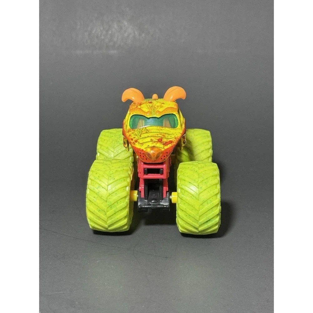 Monster Jam Truck Monster Mutt Rottweiler Zombie Invasion